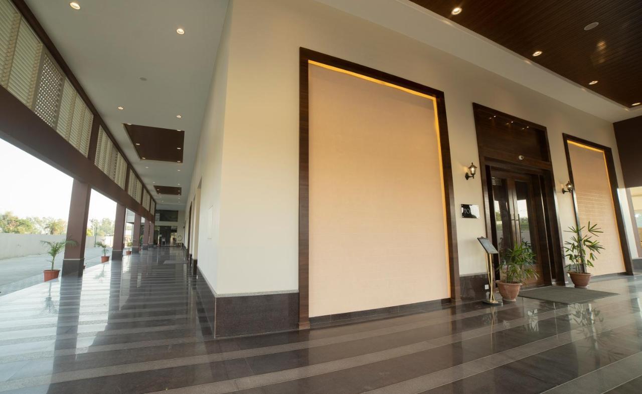 Hotel Rajhans Abhinandan Bhopal Exterior photo