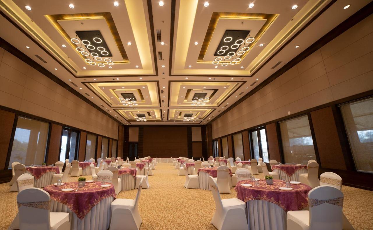 Hotel Rajhans Abhinandan Bhopal Exterior photo
